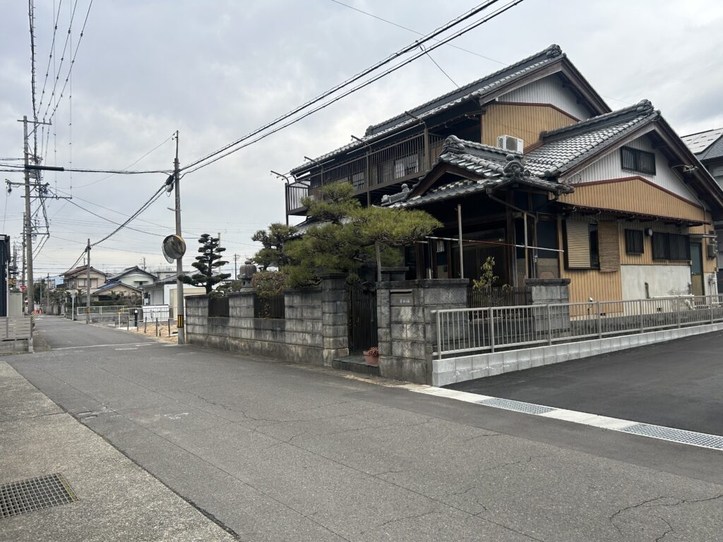 門をくぐると、そこは静かな和の暮らし